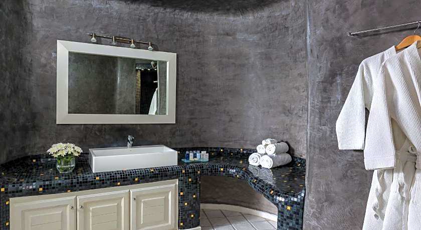White Santorini Suites & Spa