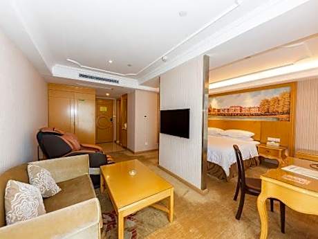 Vienna International Hotel (Tianmen Wanda Plaza Donghu Branch)