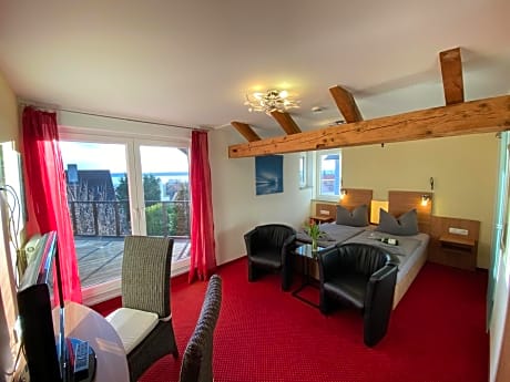 Double Room with Extra Bed, Balcony and Lake View