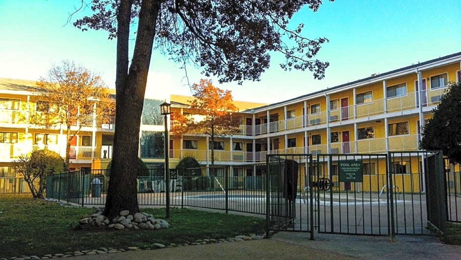 Oaktree Inn & Suites Oklahoma