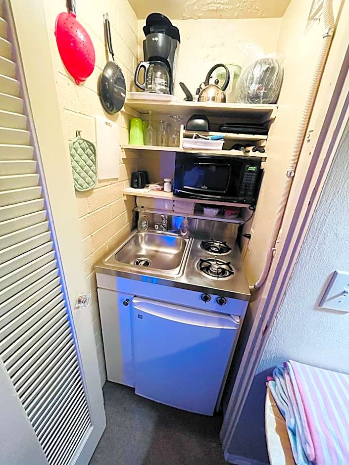 A PLACE IN THE SUN Garden Hotel - Big Units with Privacy Gardens & Heated Pool & Spa in 1 Acre Park Prime Location, PET Friendly