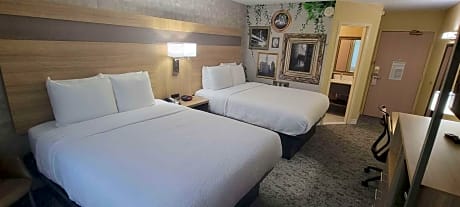 Queen Suite with Two Queen Beds and Sofa Bed - Non-Smoking