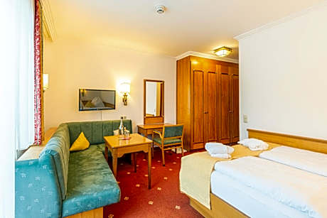 Standard Double Room with Balcony - Free access to Alpentherme
