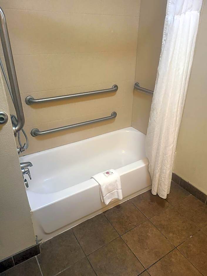 Dothan East Inn & Suites
