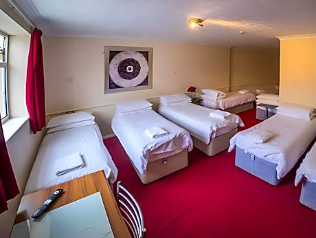 Large Room (7 Adults)