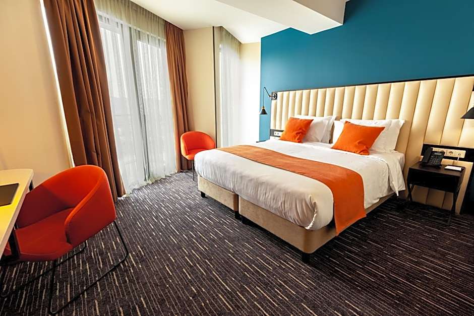 Photo 1 of 5 of 1 Double Bed or 2 Beds, Mountain View