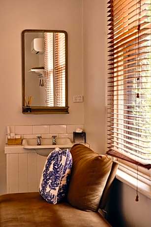 Standard Room With Shared Bathroom