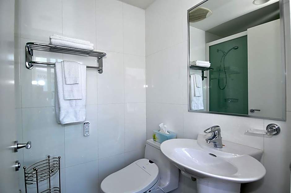 Yonge Suites Apart Hotel