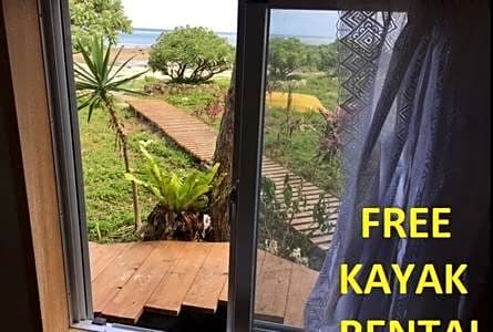 Ken's Beachfront Cafe & Lodge, BH2, Oceanfront with Free Kayak Rental