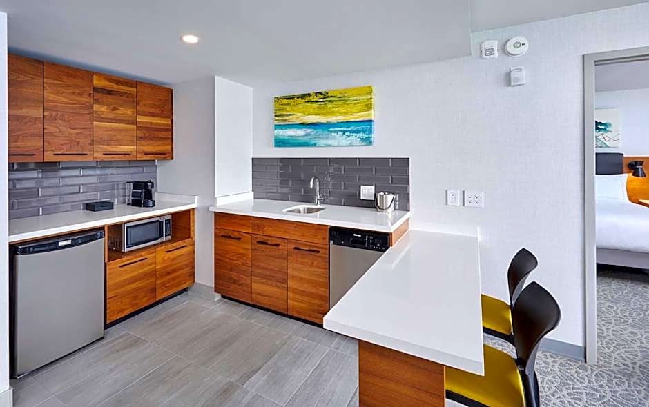 DoubleTree by Hilton Windsor Hotel & Suites