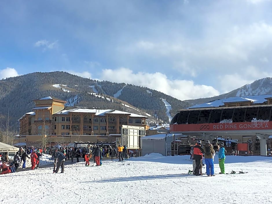 Sundial Lodge Larger Penthouse by Canyons Village Rentals