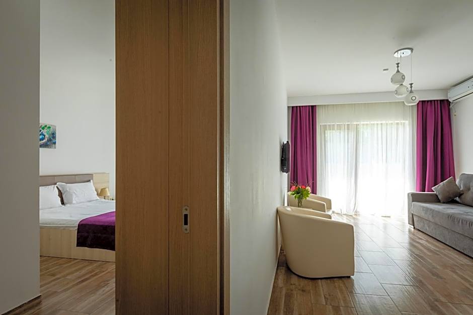 Q Hotel