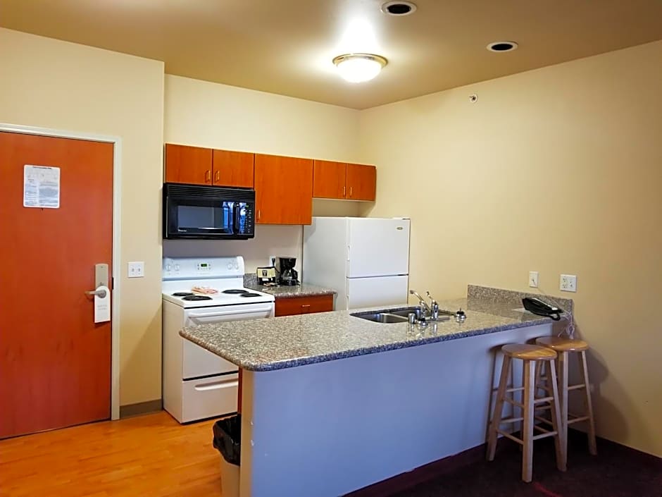 Grand View Inn & Suites