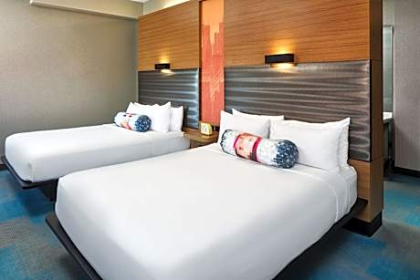 Guest room, 2 Queen, City view