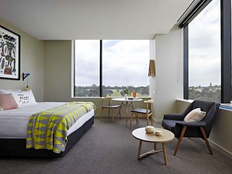 Corner King Room with Park View