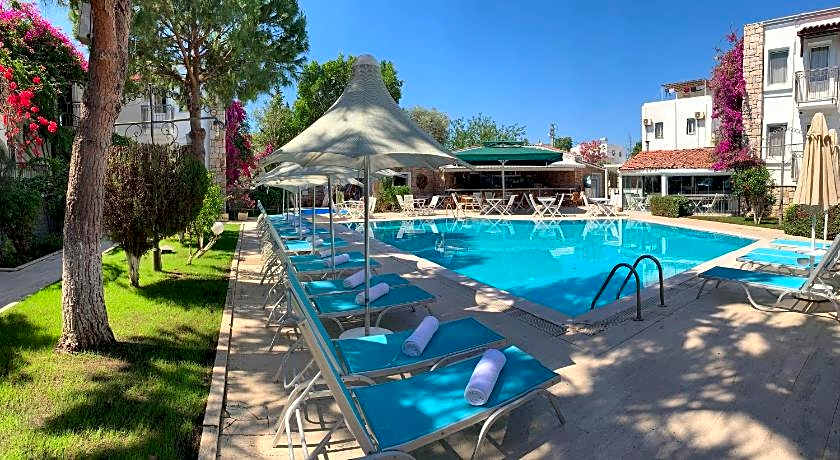 Moonshine Hotel & Suites