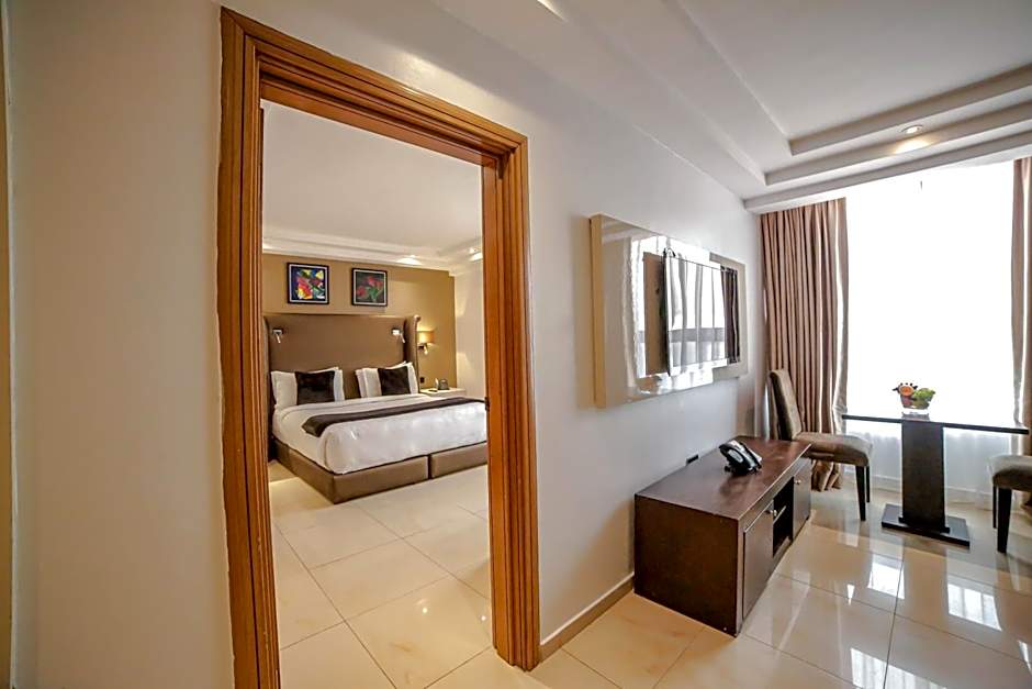 Victoria Crown Plaza Hotel