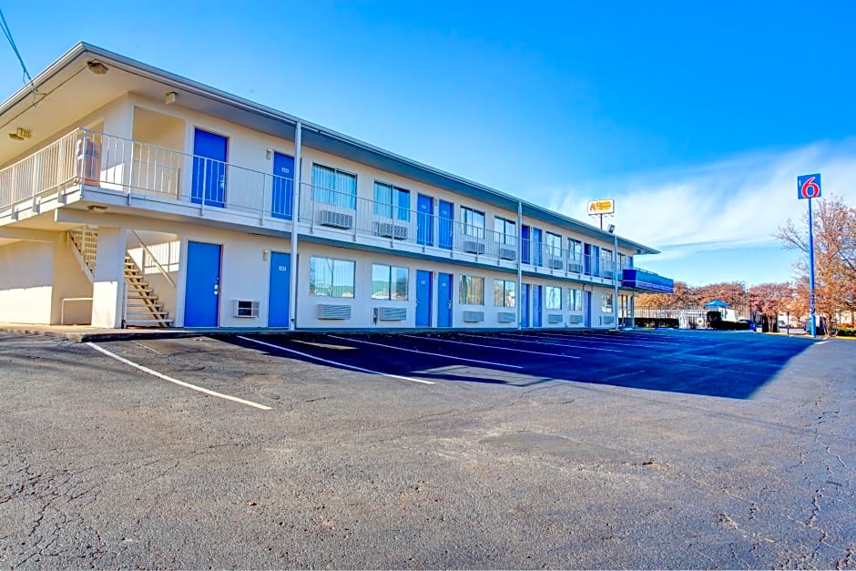 Motel 6-Murfreesboro, TN