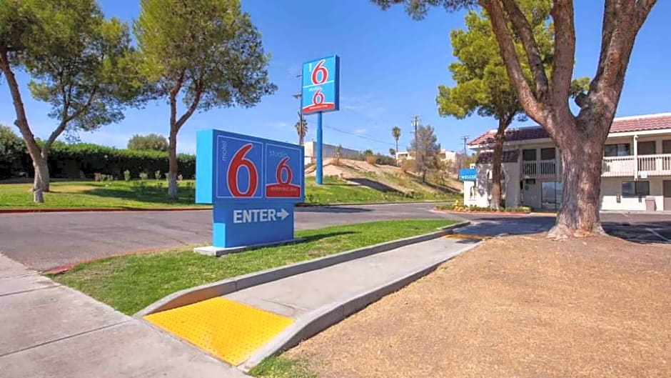 Motel 6 & Studio 6 Barstow