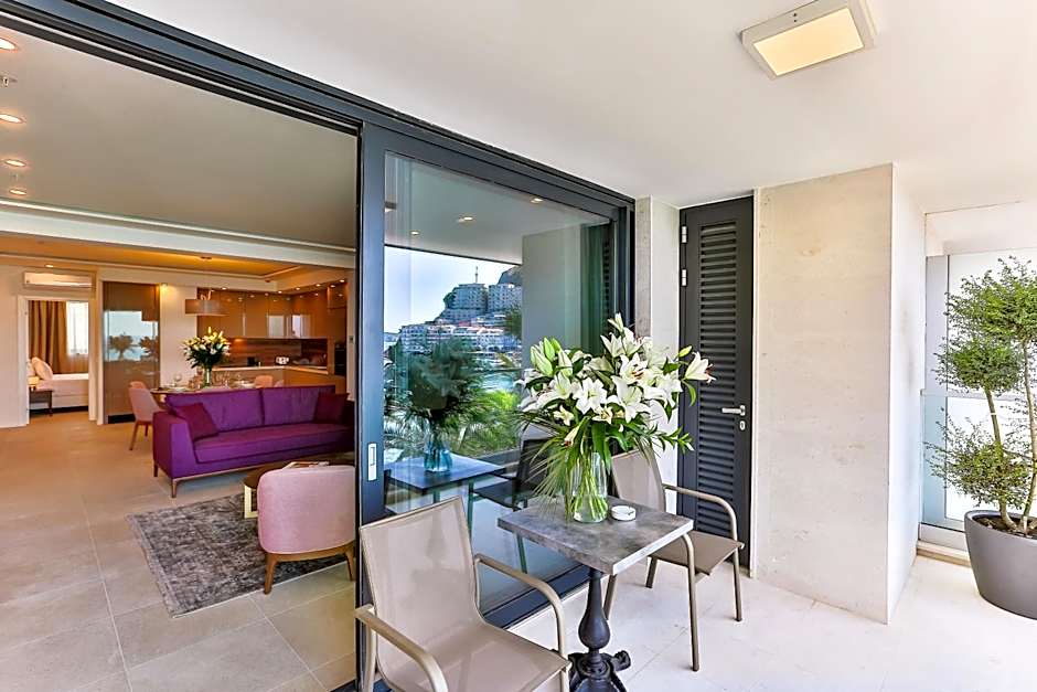 Sunraf Luxe Apartments