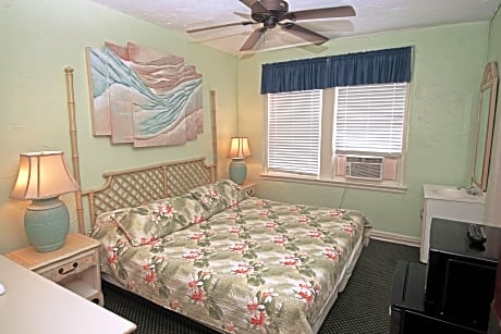 1 King Bed NS