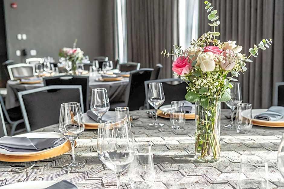 The Rose Hotel Chicago O'Hare, Tapestry Collection by Hilton