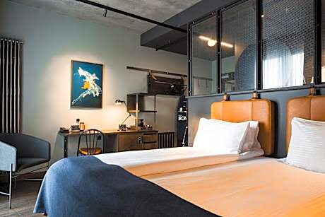 SUPERIOR ROOM