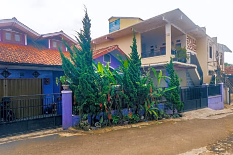 OYO 2938 Penginapan Bumi Ahsan 102 Syariah