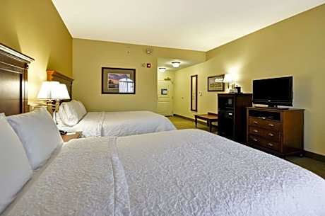 Queen Room with Two Queen Beds - Hearing Access/Non-Smoking