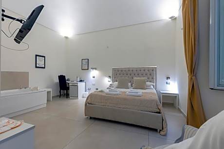 Deluxe Suite with Spa Bath