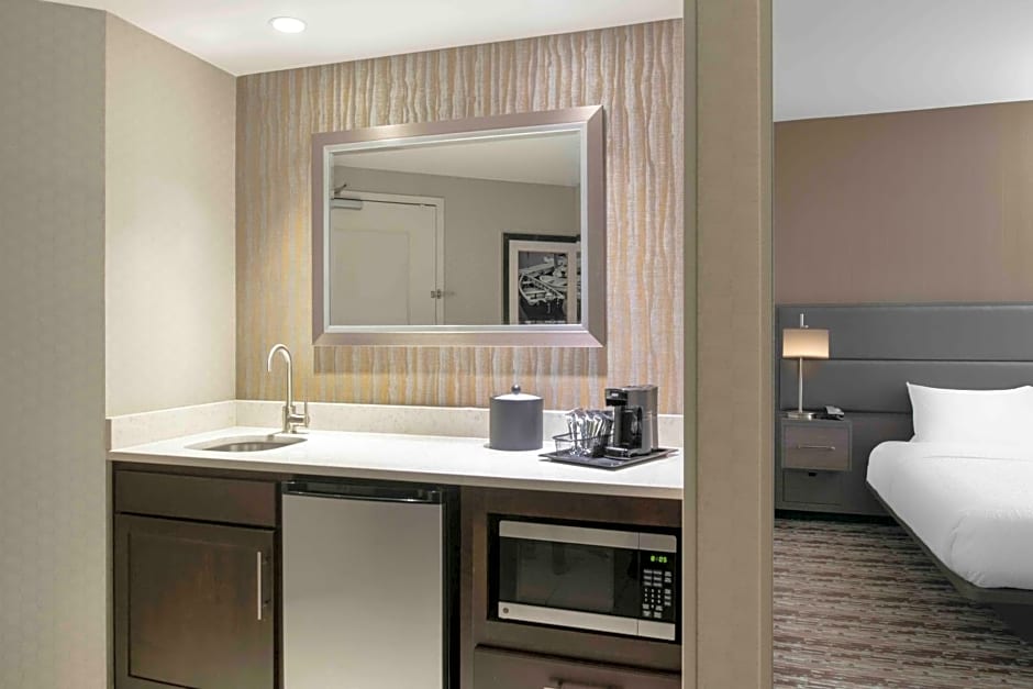 Hampton Inn & Suites Portsmouth Downtown