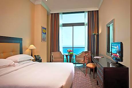 Sea Front Family Suite - King and Twin Beds