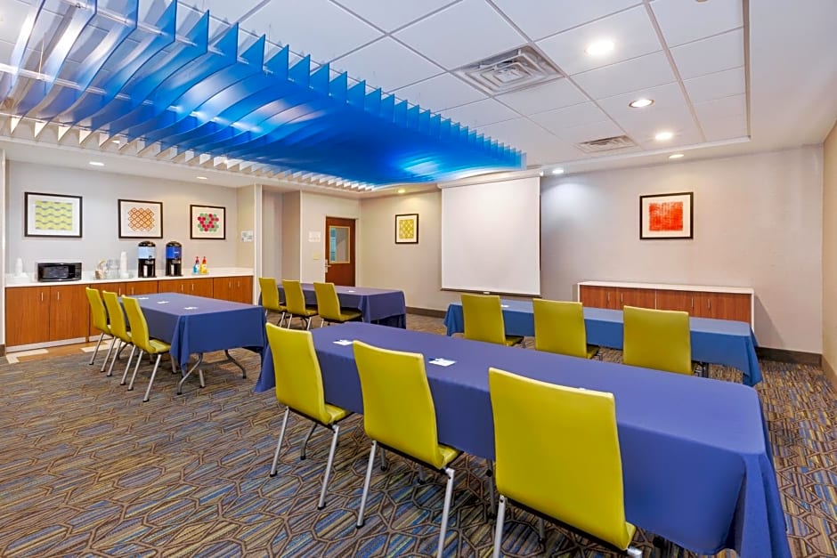 Holiday Inn Express Hotel & Suites Cleveland-Richfield, an IHG Hotel