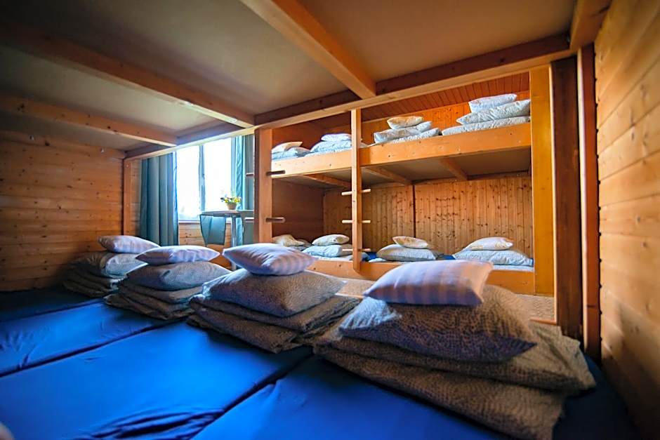 Aparthotel-Almgasthaus Gemsli - A bisal Österreich überm Schweizer Rheintal