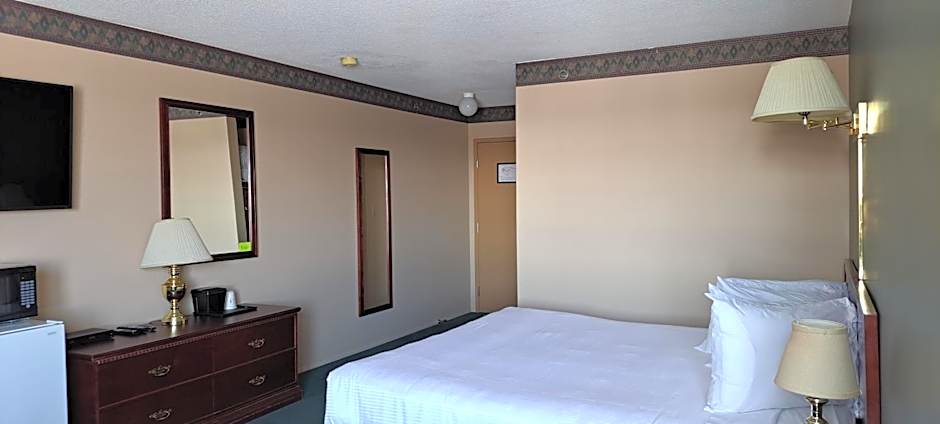 Travelodge by Wyndham Lacombe