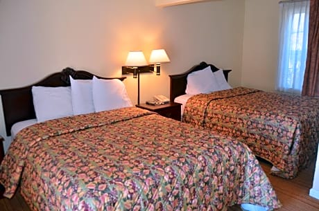Double Room with Double Bed and Queen Bed