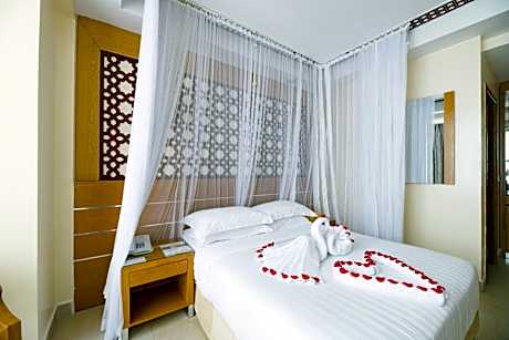 Deluxe Queen Room