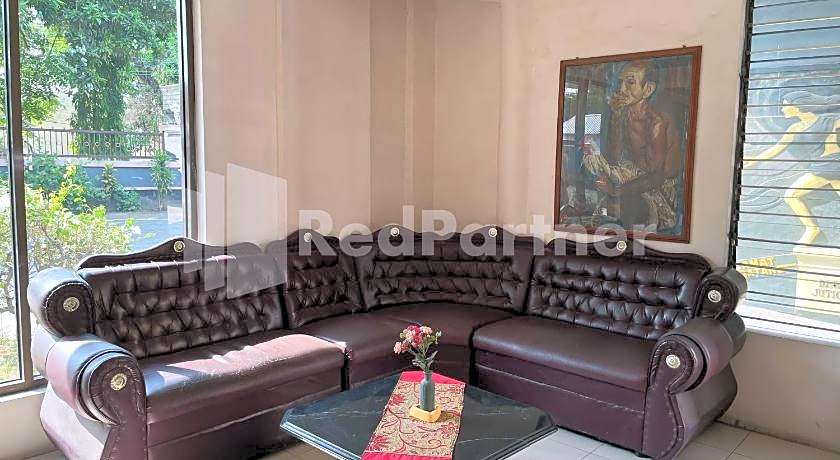 Hotel Dewi near GOR Merdeka Jombang Mitra RedDoorz