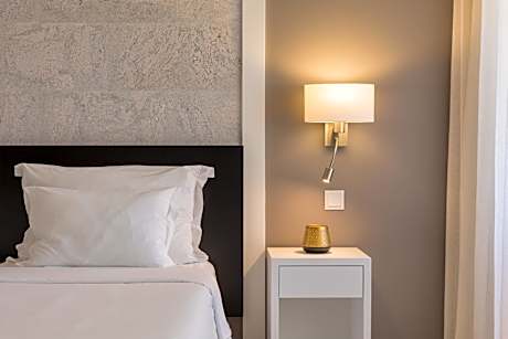 Twin Room - Disability Access and no balcony
