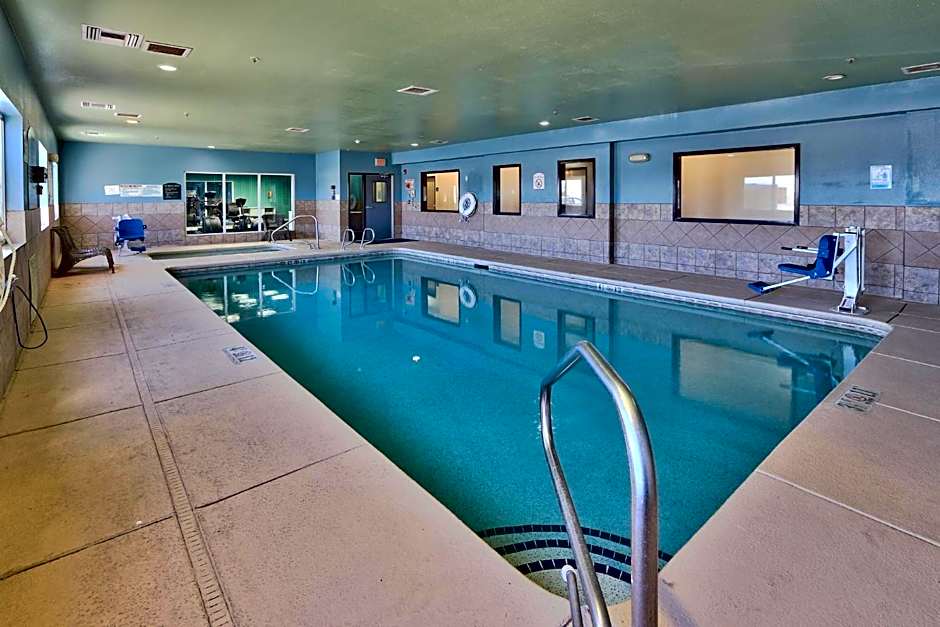 Holiday Inn Express & Suites Portales By IHG