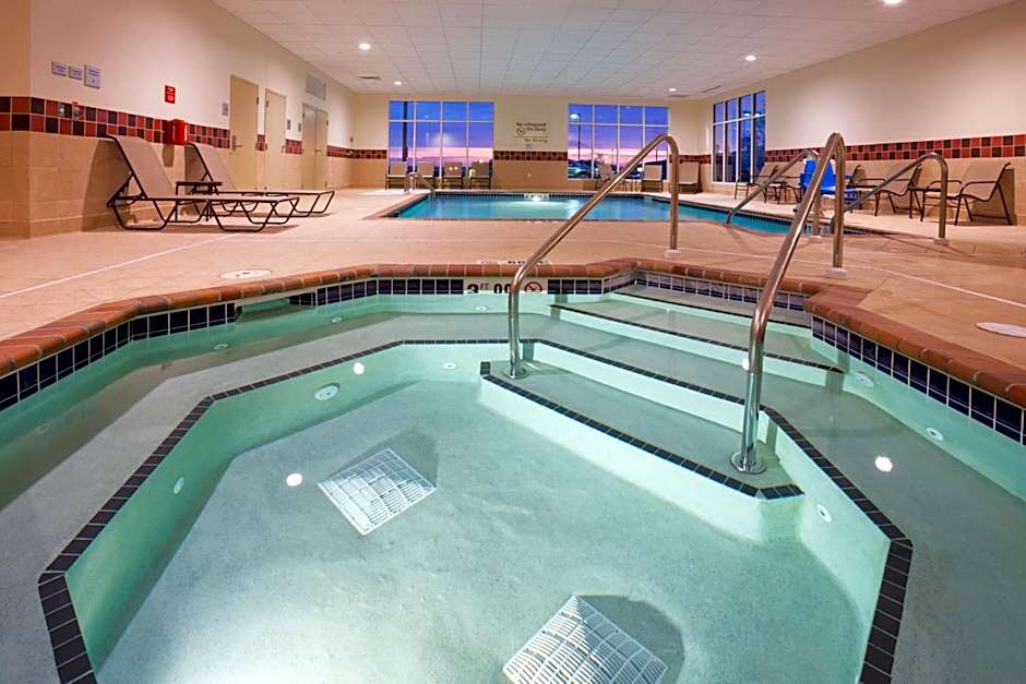 Hampton Inn By Hilton & Suites Minot