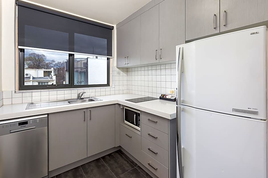 City Edge East Melbourne Apartment Hotel