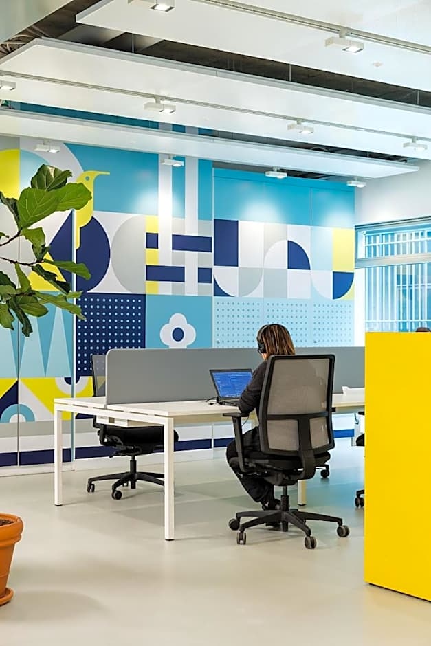 Bed & Coworking