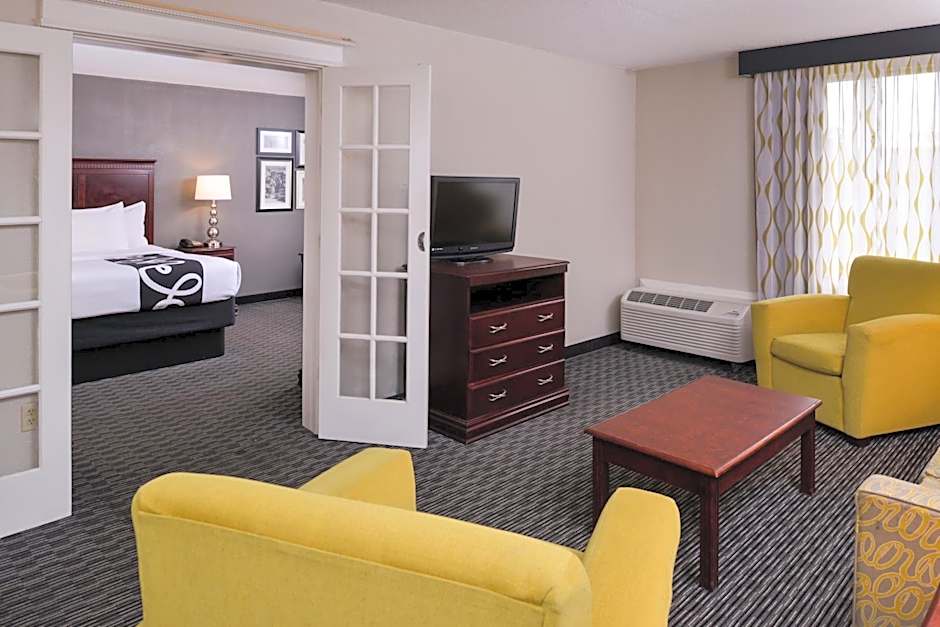 La Quinta Inn & Suites by Wyndham Indianapolis South