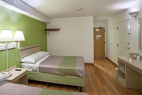 2 Full Beds | Mob Acc RI Shwr Nsmk Minifridg