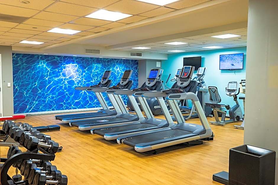 2100 SqFt Penthouse Suite W/ Strip Views! POOL GYM
