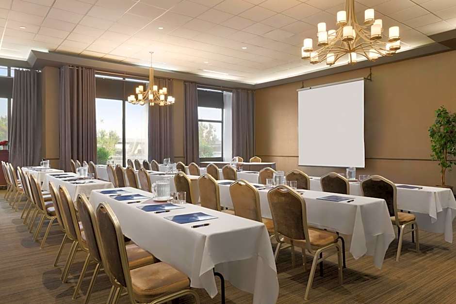 Travelodge Hotel & Convention Center by Wyndham Quebec City