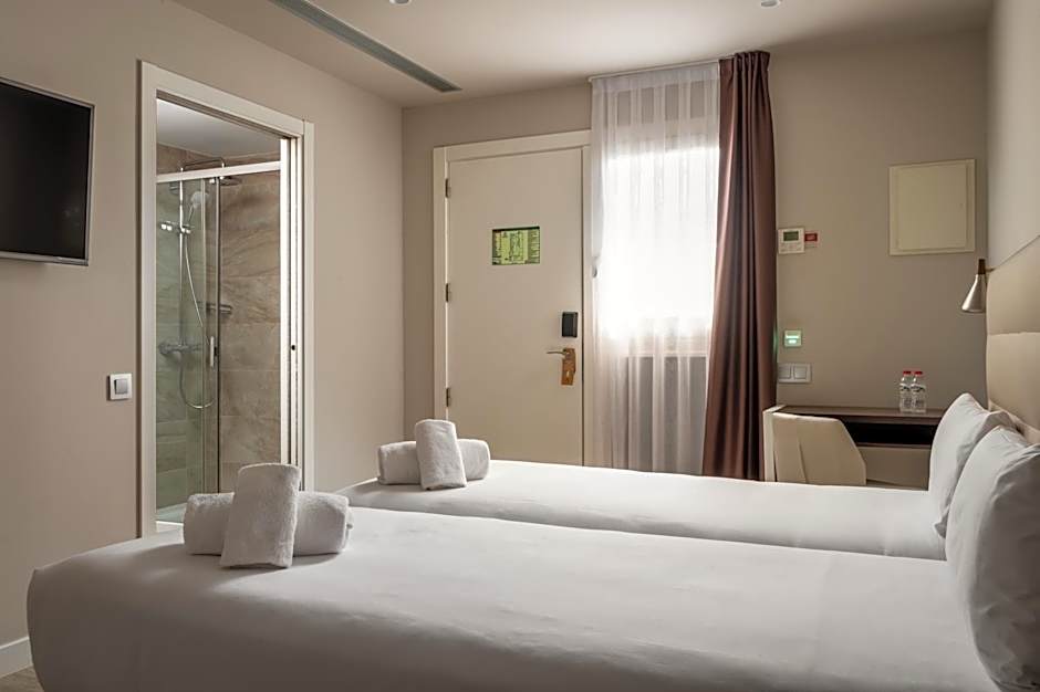 Arya Stadium Hotel