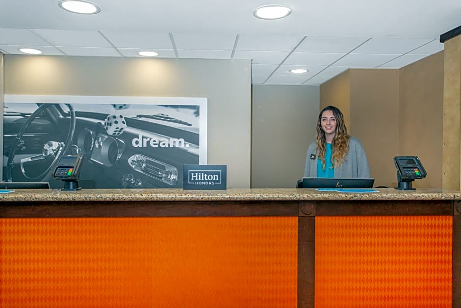 Hampton Inn & Suites Albany-Airport