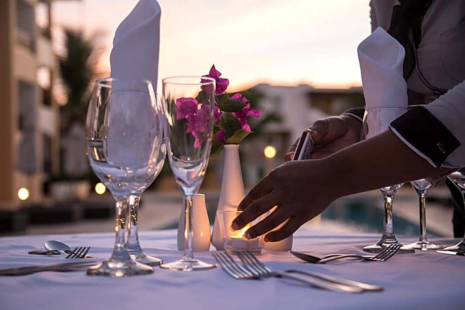 Los Flamencos Aparthotel Beach Club